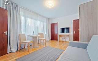 Проживание в семье Apartamenty Wonder Home - Willa Karpacz Карпач Quadruple Room with Balcony (Willa Karpacz 3)-4